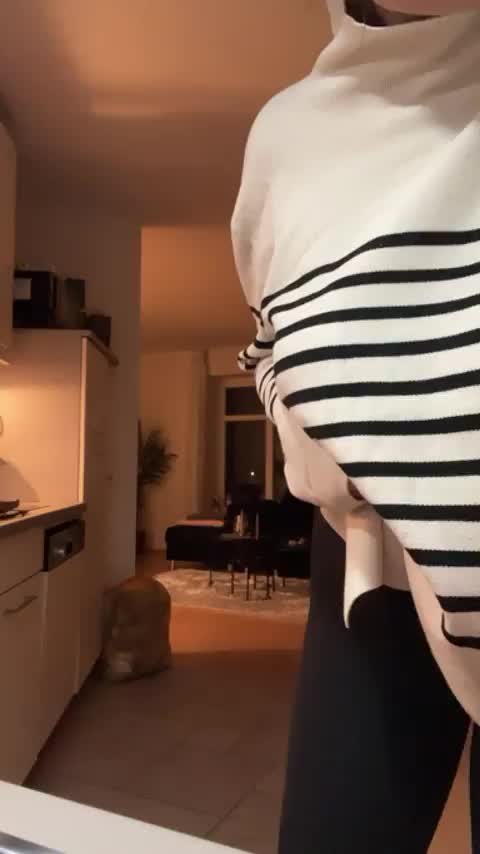 would you jerk off to my nudes if i send you some? - free porn video