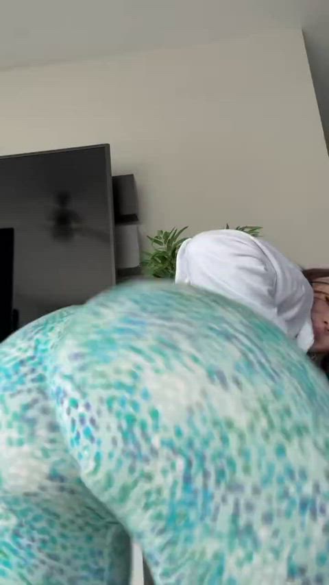 Do you like what you see, gooner? - free porn video