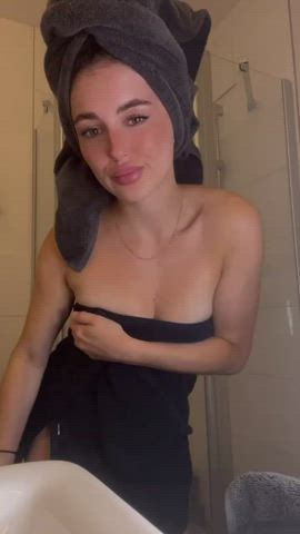 Would anyone lick my pussy post showering? (OC) (f) - free porn video