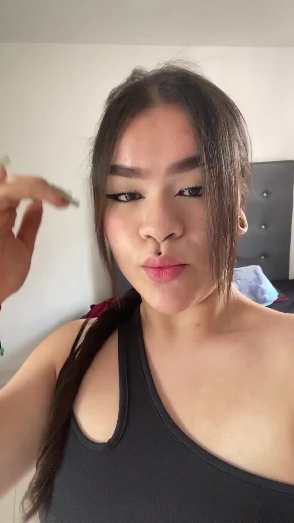 Do I look breedable for a 18 yrs old? - free porn video