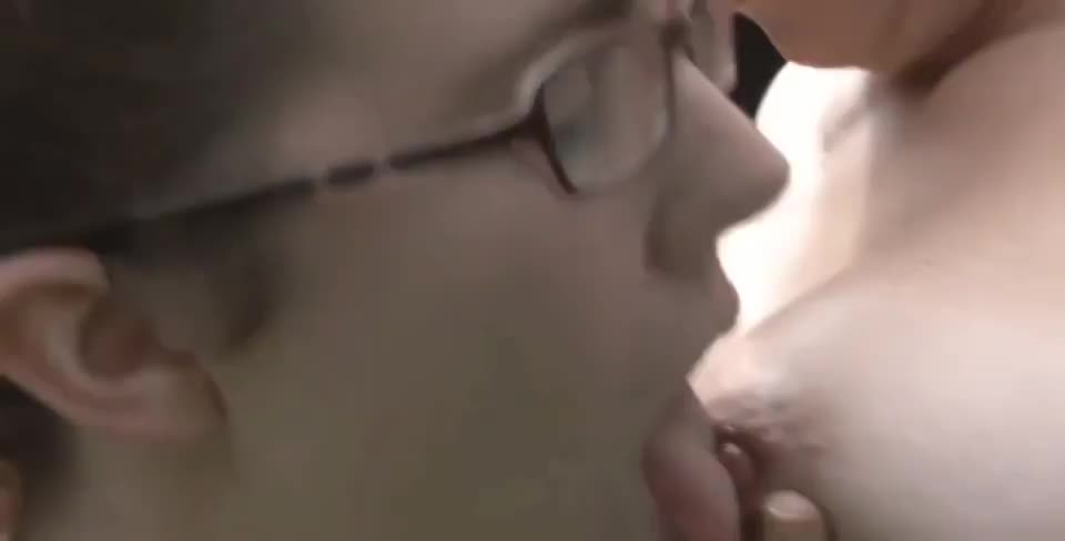 Girl With Glasses Sucking In The Swimming Pool - free porn video
