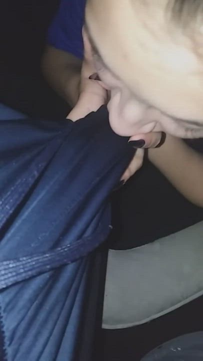 Hot pre-blowjob and blowjob - free porn video