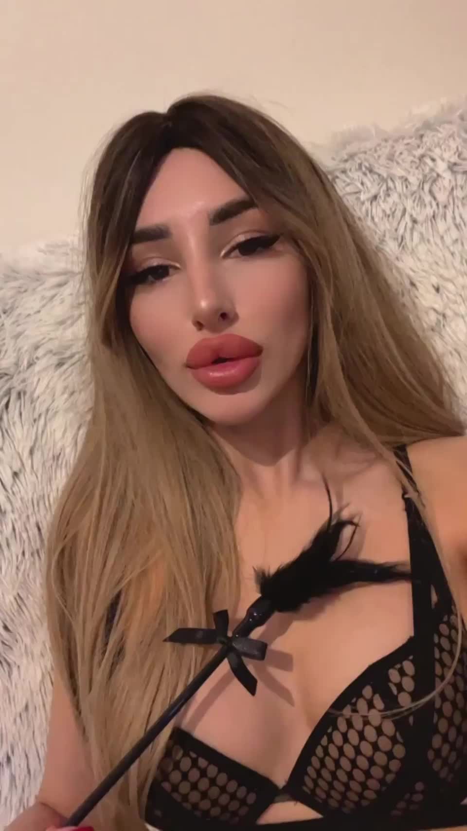 I just love lip surgeries - free porn video