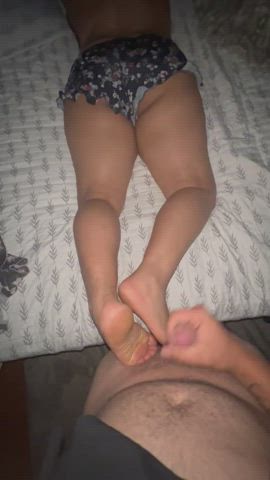 She gave me the most amazing footjob ever! Finished on her soles. - free porn video