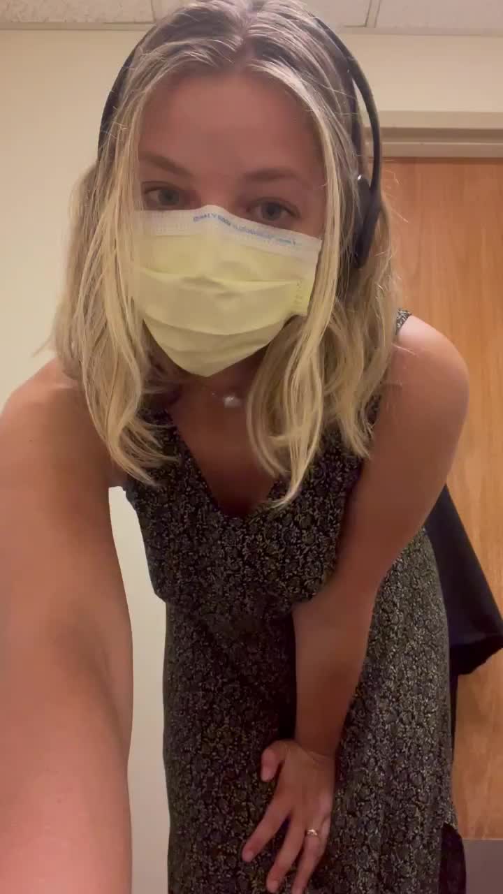 bet you wanna be that string that got caught between my butt cheeks 😝 - free porn video