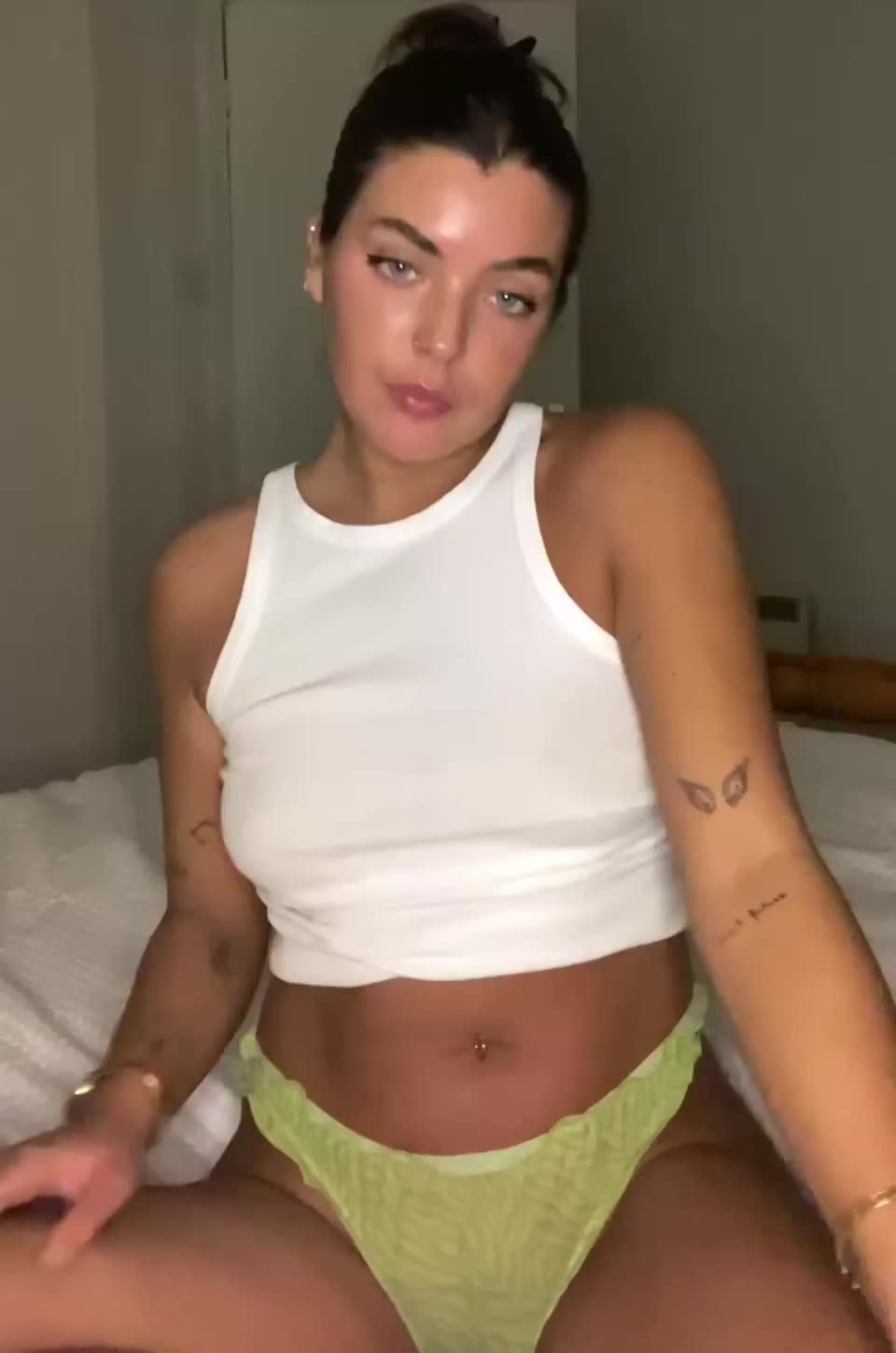 It makes me happy if older men appreciate my 19yo body - free porn video