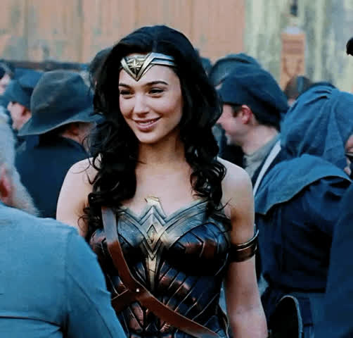 Villagers thanking Wonder Woman for the handjobs she gave out after saving them. [Gal Gadot] - free porn video