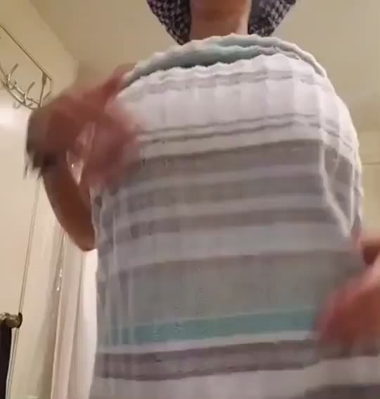 Towel Drop / Jaw Drop - free porn video
