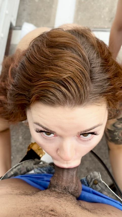 Deep throating in the parking lot - free porn video