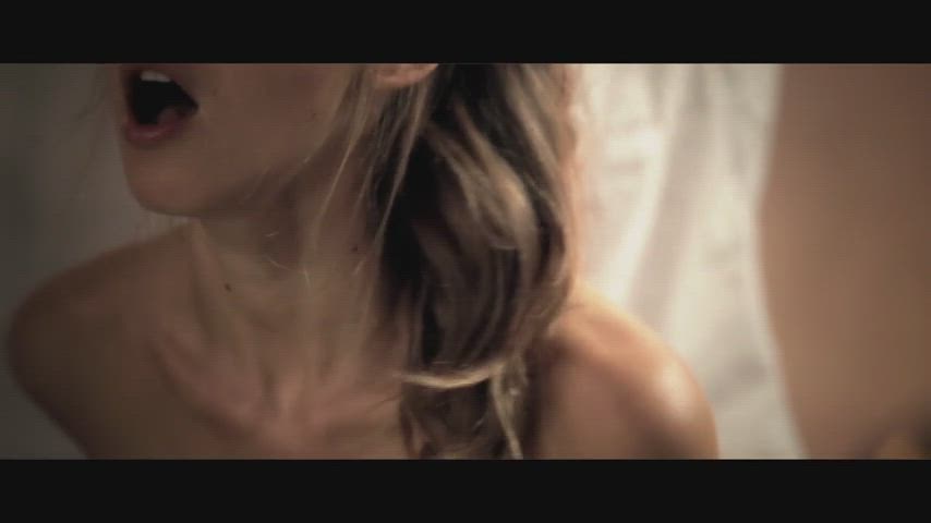 Lovely Krystal taking matters into her own hands - free porn video