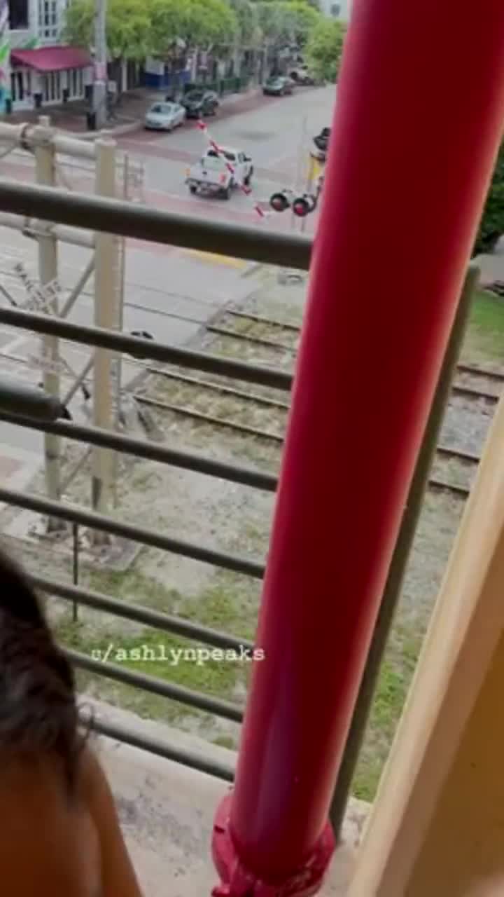 A Public Quickie [OC] - free porn video