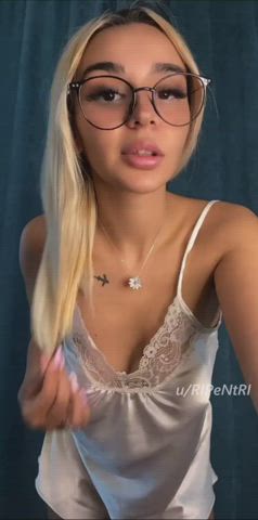 A little pause in the day to tease you - free porn video