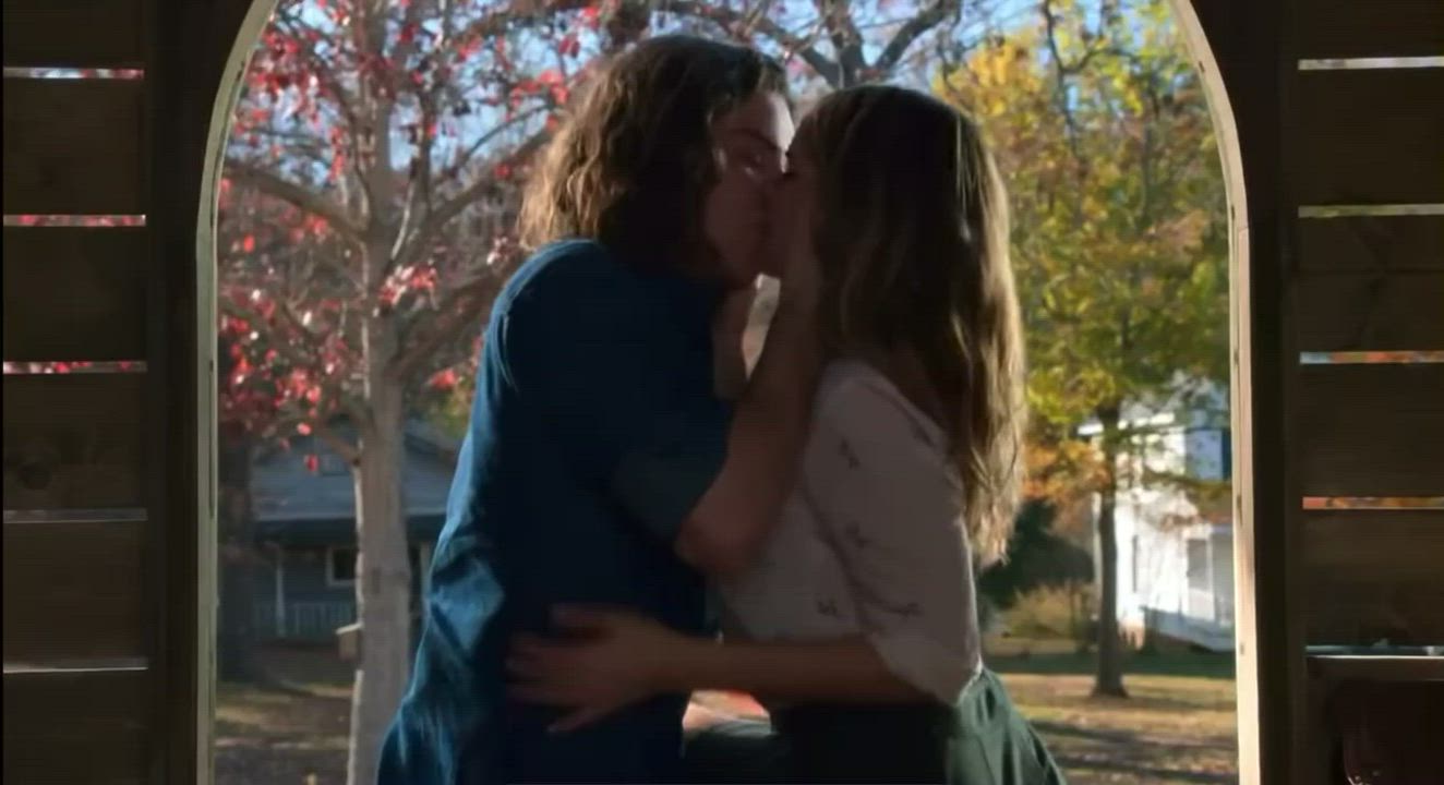 I’d love to makeout with Debby Ryan - free porn video