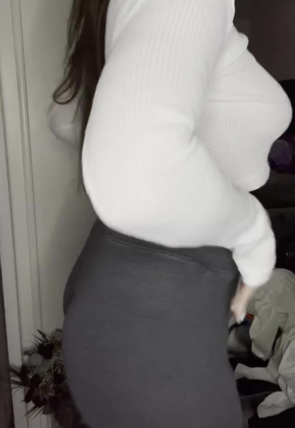 Eat my pretty barely legal pussy 🐱 💦 - free porn video