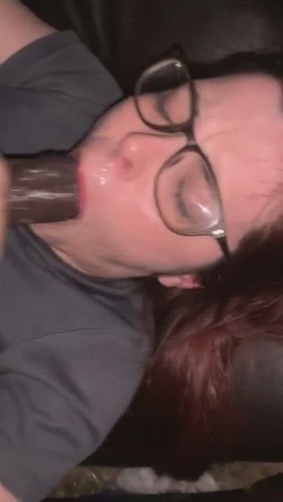 Finishing him off on her glasses - free porn video