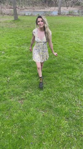 Spreading it in the park! [GIF] - free porn video