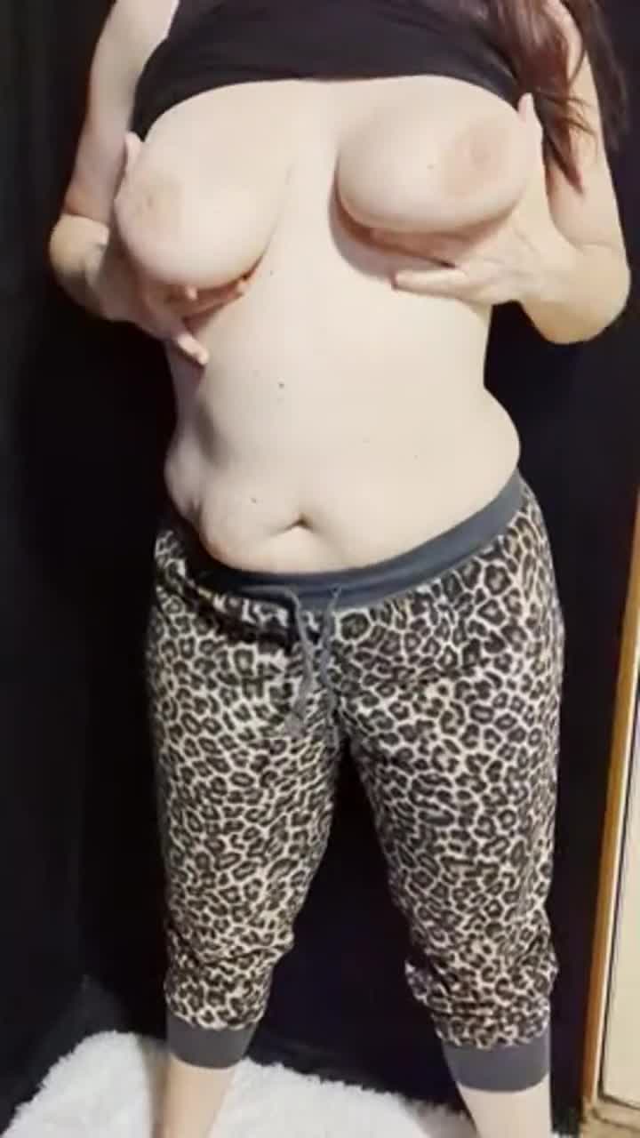 let me bounce these big titties in your face - free porn video