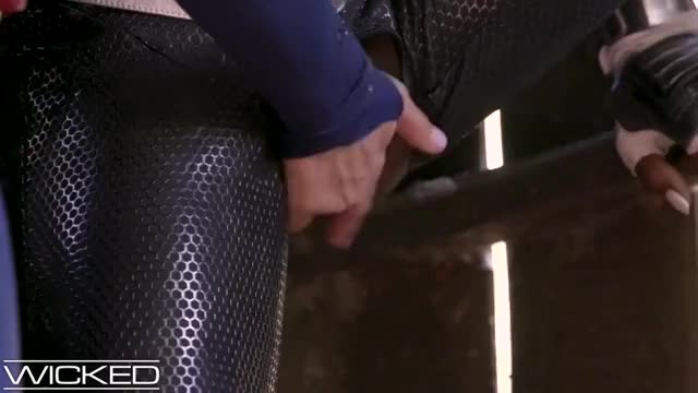 Captain Marvel Makes Monica Rambeau Squirt - free porn video