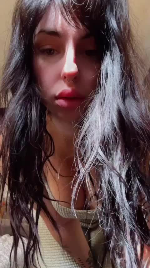 Woke up ten mins ago 💕 how will you get me back in bed? - free porn video