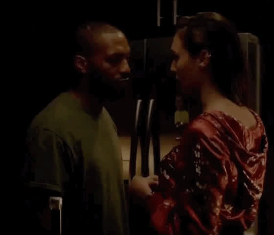 Gal Gadot arguing with her stud about after showing up at his place unannounced for sex after her husband failed in bed yet again. He eventually caved… - free porn video