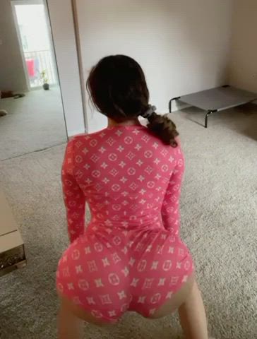 Be honest you wouldn’t last 5 seconds of me riding you - free porn video