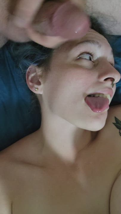 Hottie gets a facial - free porn video