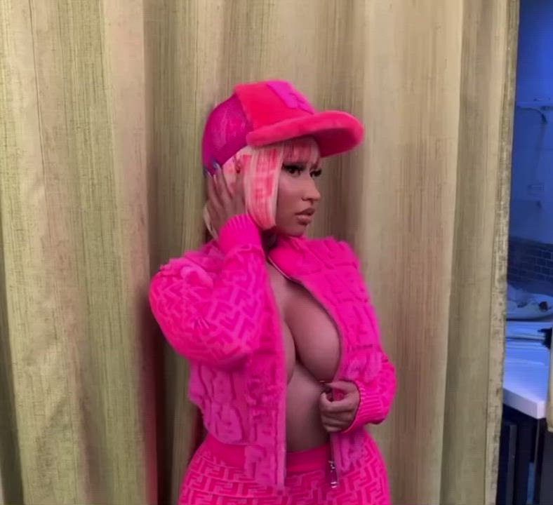 Nicki Minaj almost letting them out - free porn video