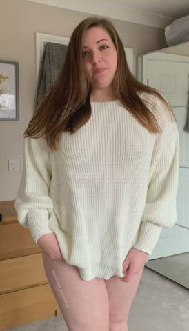 I'm just a cute brunette showing off her curves - free porn video