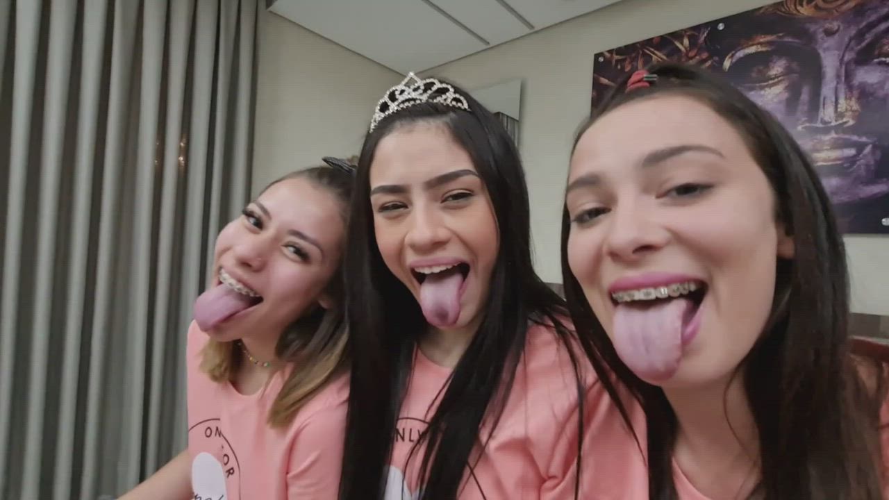 French Kissing Girls Kissing Lesbian Teens Tongue Fetish Porn GIF by ozyman - free porn video
