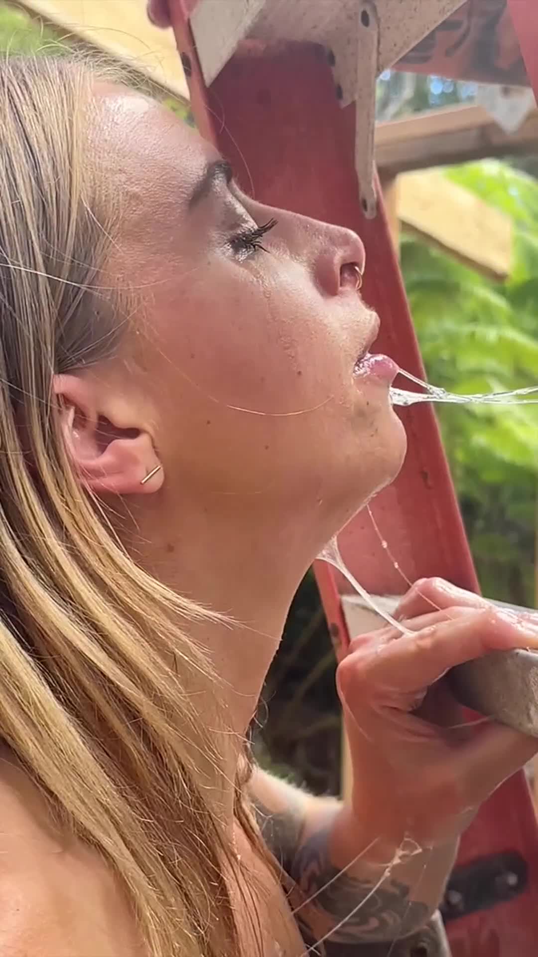 The sloppy queen has arrived - free porn video