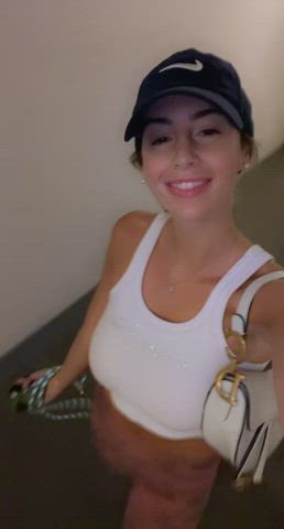 Flashing my neighbors in the hallway hehe - free porn video