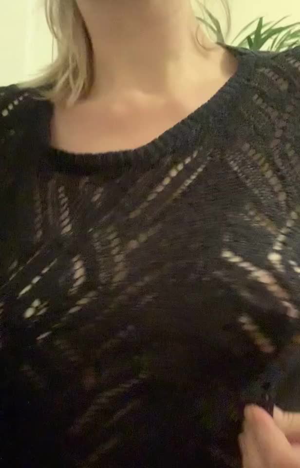 Scroll-stopping boobs [f] - credit u/Adeptlyadroit - free porn video