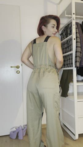pull down my overall my 18yr old bubble butt is waiting for ur hands - free porn video