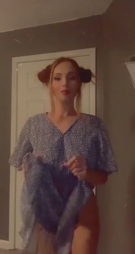 Does my dress look cute in the floor? - free porn video