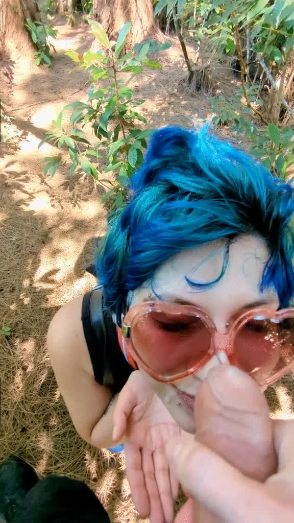 Cumming on her face in the great outdoors - free porn video