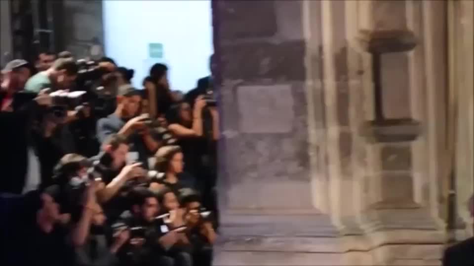 Alejandra Guilmant proudly showing off her big natural tits on the runway - free porn video