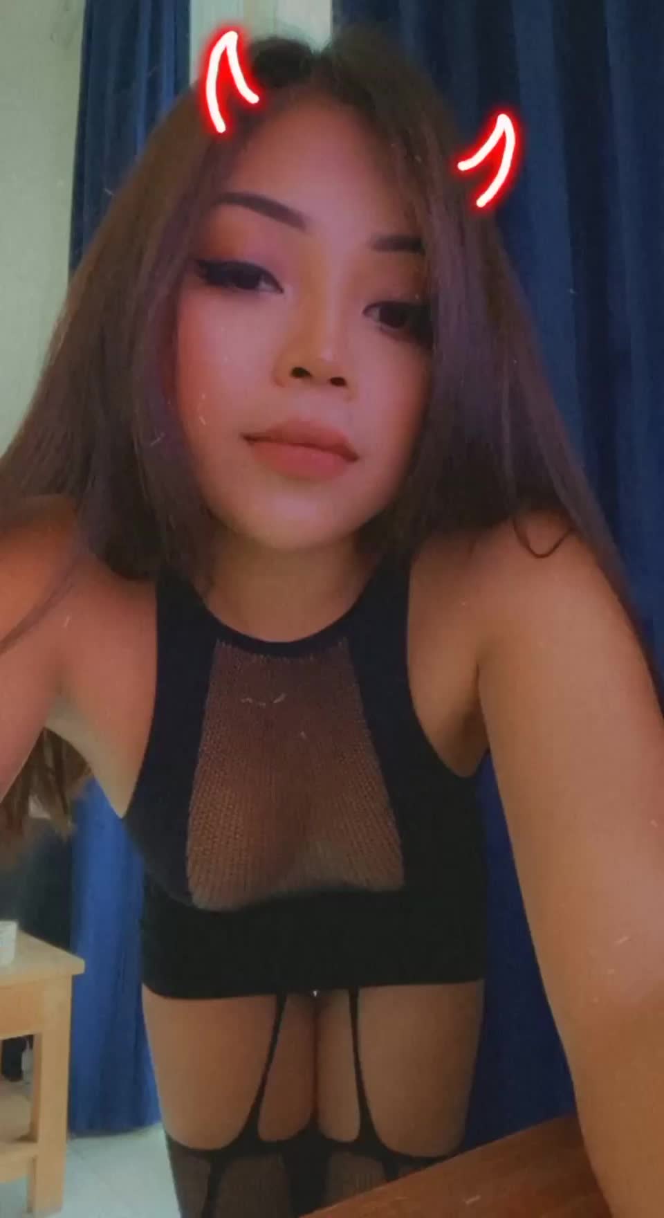 Innocent face but this slut will slobber all over your cock 😏 - free porn video