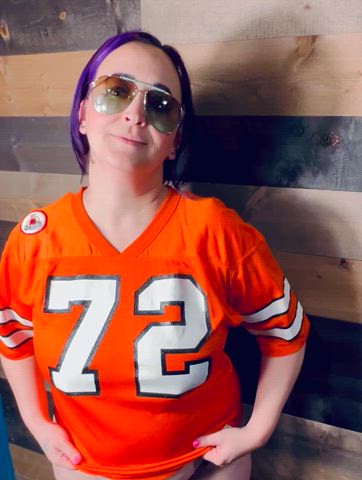 Dropping these big tits in hubbys old football jersey - free porn video