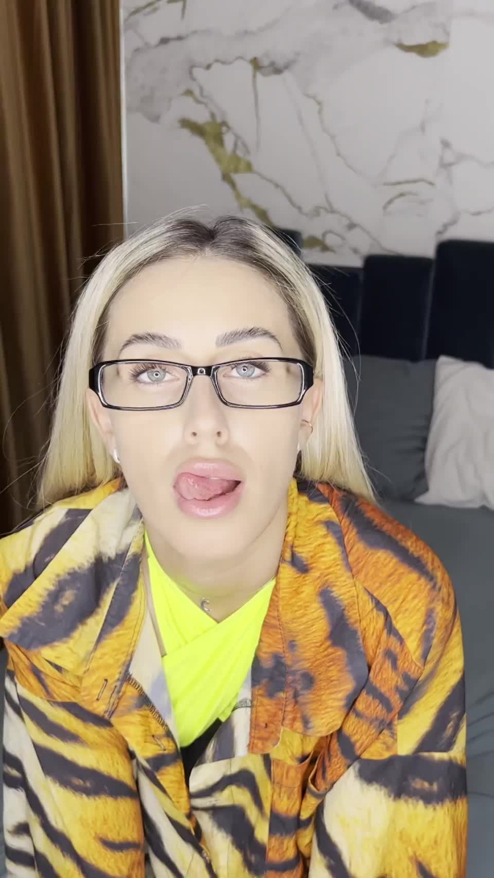 My body looks so perfect because I love cardio - free porn video