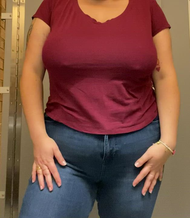 Bored and horny at work? Perfect time for a titty drop - free porn video