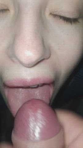 There's something better than swallowing cum? Yummy 😋😋 - free porn video