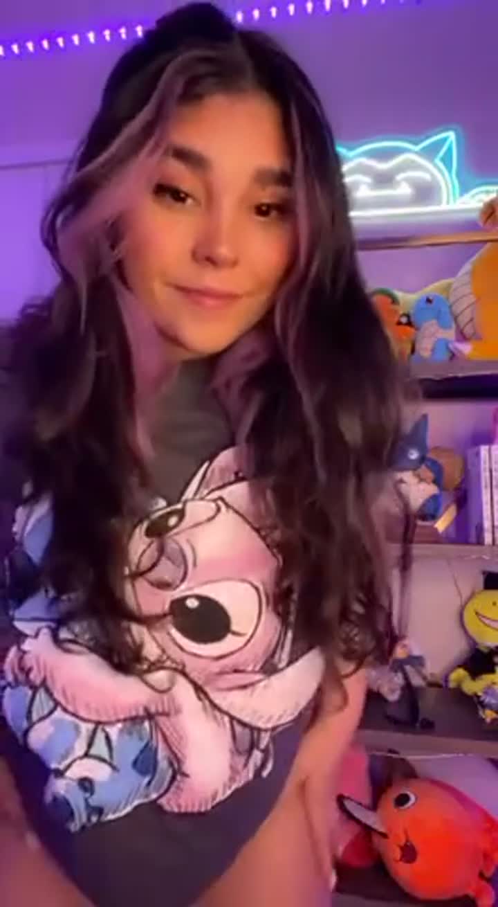 Wondering if I look fuckable to daddy - free porn video