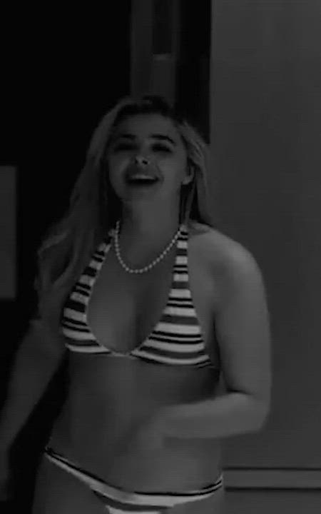What do you think is the favorite kink of Chloe Grace Moretz? - free porn video