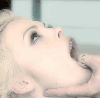 Holding her mouth open - free porn video