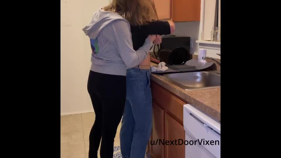 [FFM] Let my husband unwrap his gift early this year (I'm on the left) - free porn video