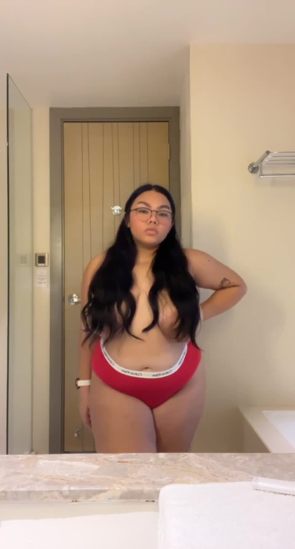 Dо guys аctuаllу find mу big boоbs аttrаctivе? - free porn video