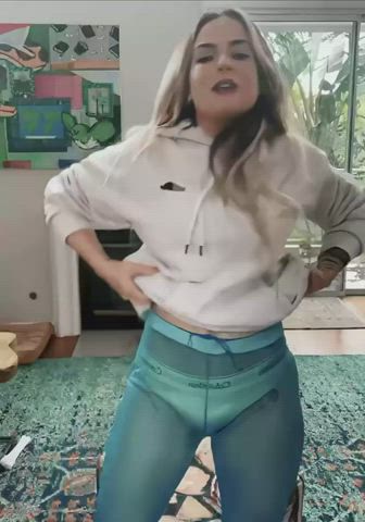 Jojo " accidentally " shows her bare boob in ig live - free porn video