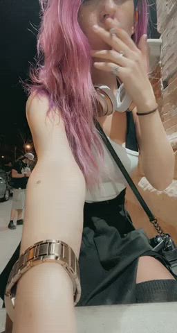 Dude behind me has no idea what’s going on lol [gif] - free porn video