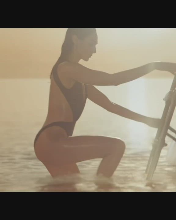 Want to tear gal Gadot's bikini and fuck her ass and pussy.. Will get her pregnant again - free porn video