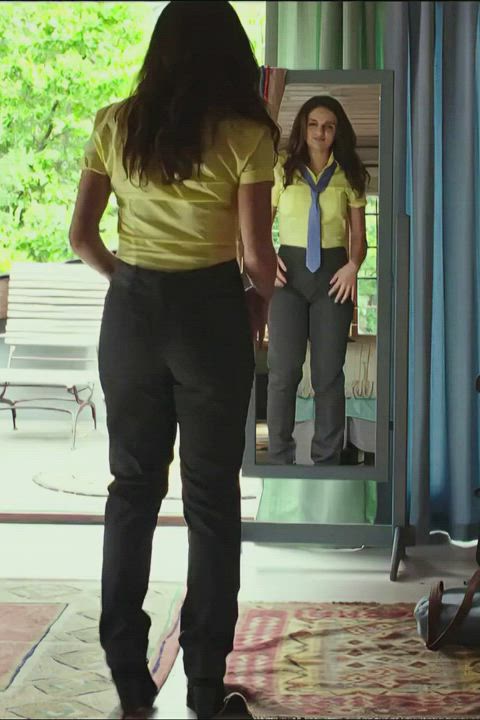 Joey King being a little cheeky - free porn video
